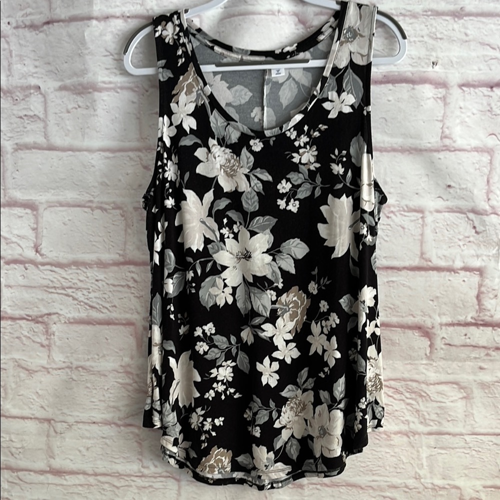 Old Navy Black and White Floral Tank Top Boho Flower Stretch Soft